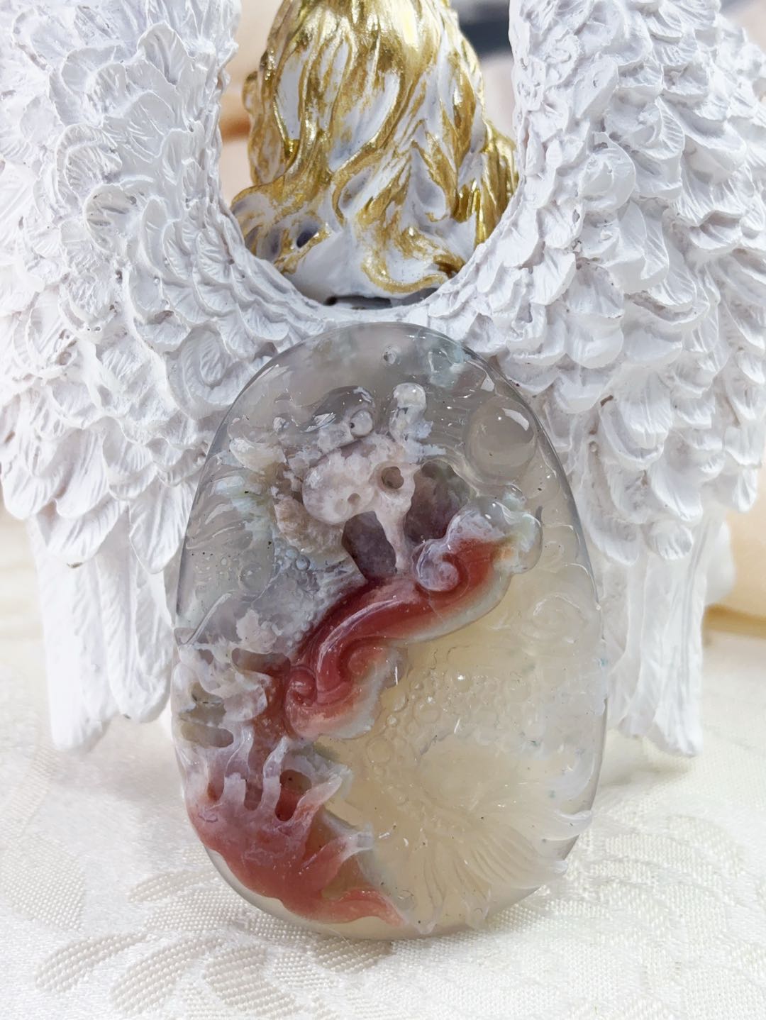 Green flower agate dragon carving